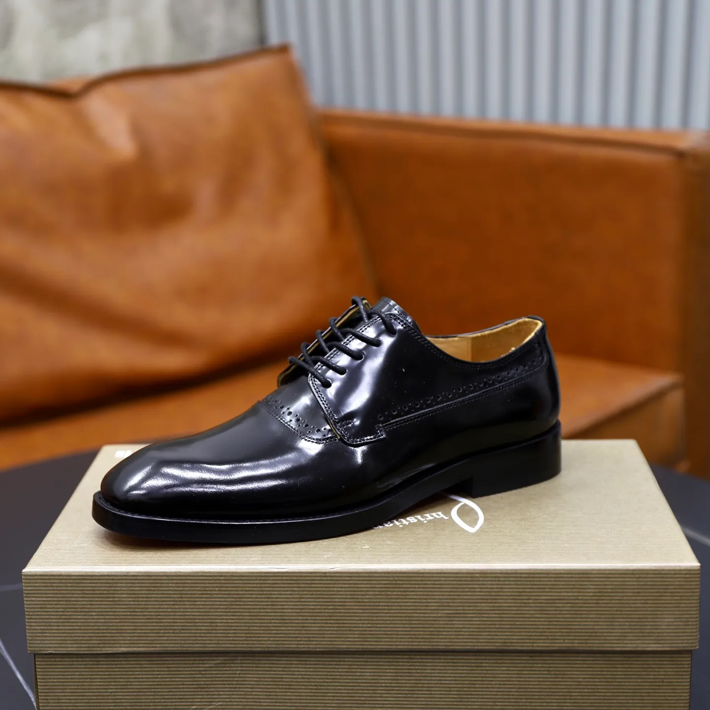 Ex-factory price: 620💰Christia*.Loubouti*🆑High-end men’s business formal leather shoes | Classic red sole shoes | Original imported first-layer cowhide | Water-dyed cowhide lining | Italian imported red rubber outsole | High-end luxury | Perfect interpretation of fashion, sunshine, style, suitable for various occasions Size: 39-44 (38.45 custom-made)